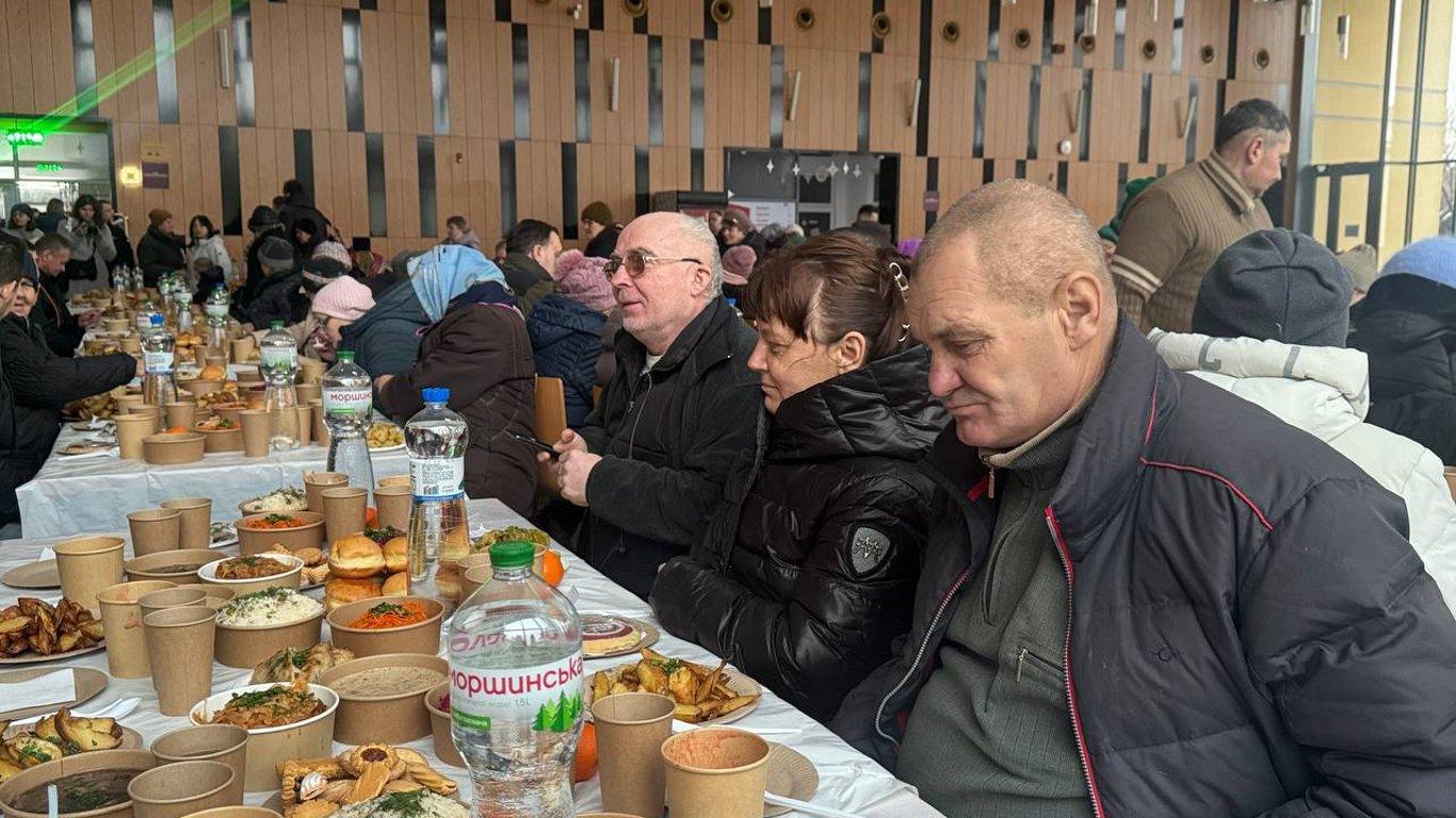 In Lviv, the needy were treated to a Christmas dinner—see the photos.