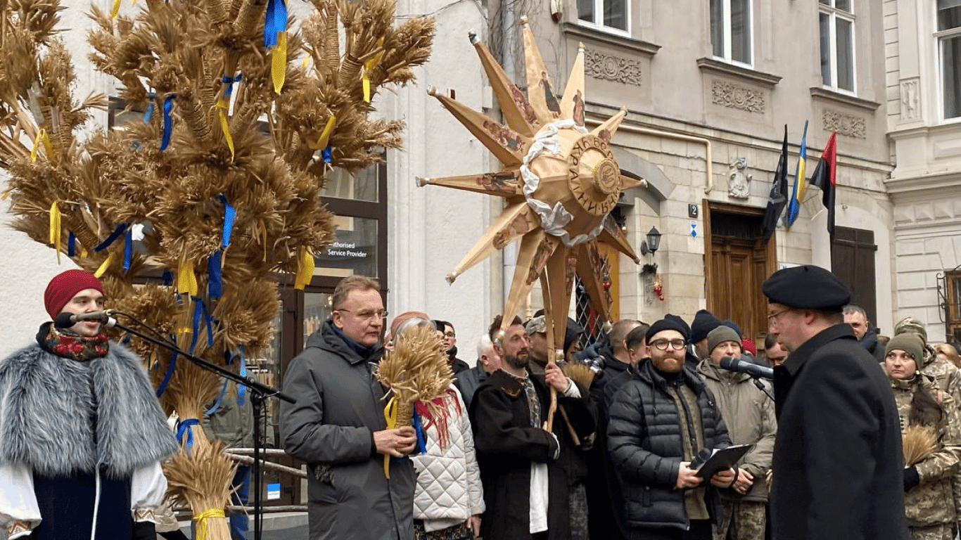 In Lviv, the main Christmas didukh has been installed – check out the photo report!