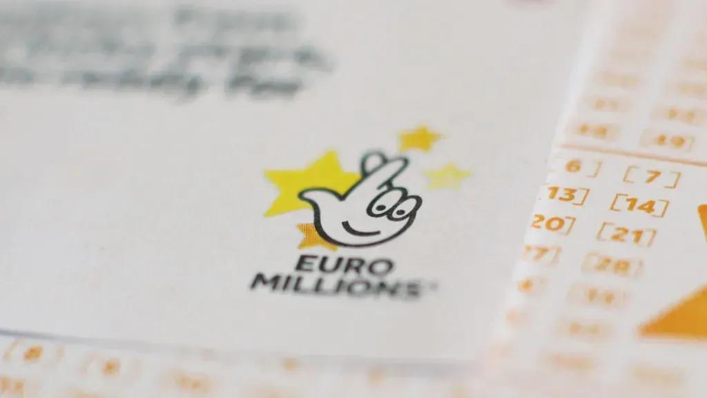 Британец выиграл джекпот EuroMillions, удивив всех своей впечатляющей суммой выигрыша.