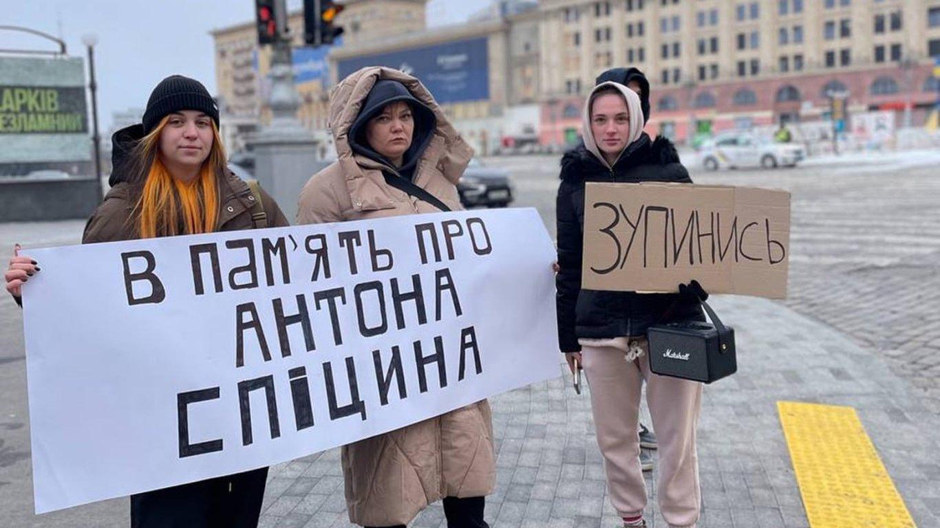 В Харькове почтили память павших защитников — смотрите наш фоторепортаж.